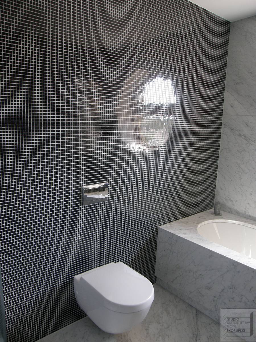 łazienka z kamienną mozaiką